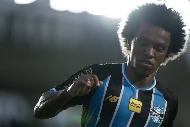 Willian negocia rescisão com o Grêmio e planeja atuar fora do Brasil
