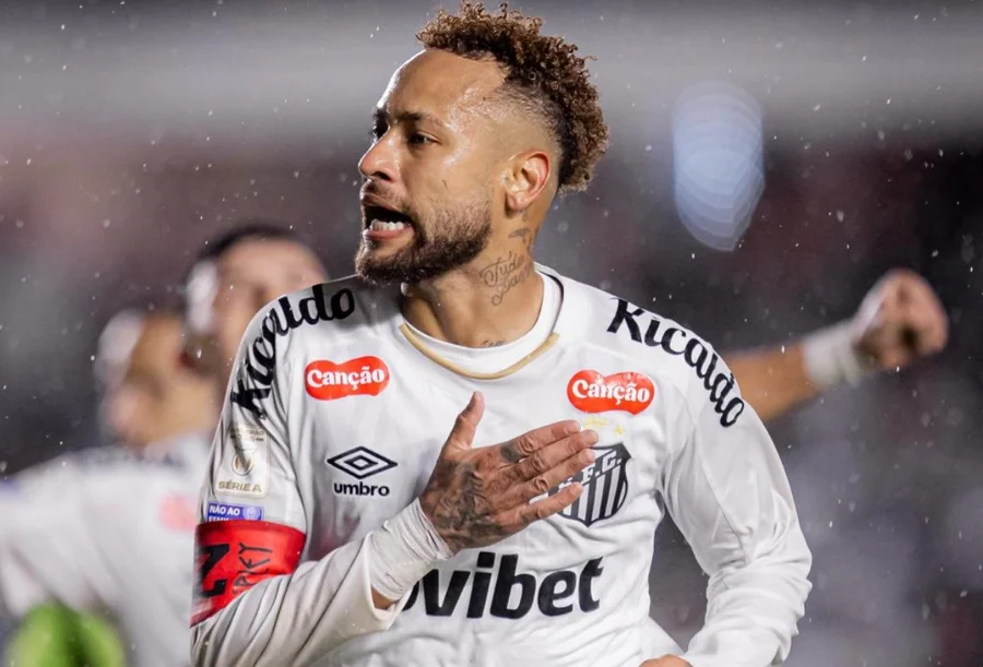 Neymar marca, Santos vence Bragantino no Brasileirão e alivia pressão