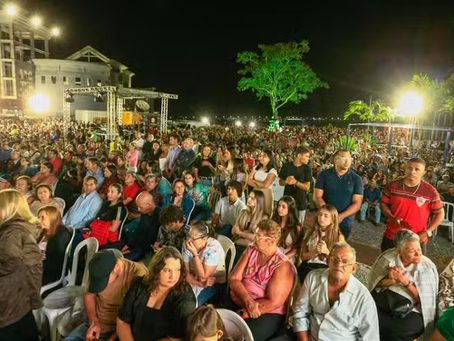 Romaria do Divino Pai Eterno inicia com badalo de sino gigante, visitas às obras do novo santuário e procissões