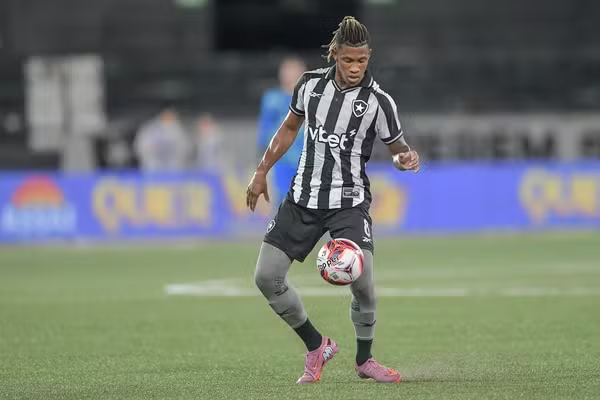 Botafogo envia carta ao Palmeiras e diz que não negociará Danilo