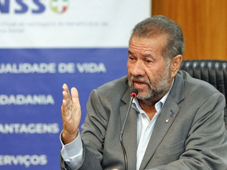 Carlos Lupi pede demissão do Ministério do Trabalho