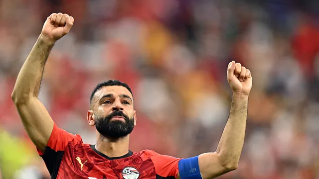 Egito passa aperto, mas vence Austrália com cavadinha e choro de Salah