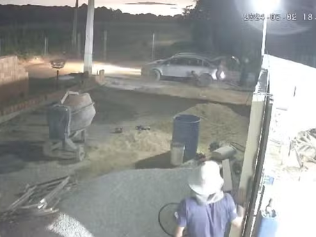 Homem mata mãe e filho após briga por causa do cachorro dele, diz polícia