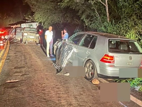 Acidente grave entre três veículos deixa uma vítima fatal na GO-210, próximo a Marzagão