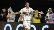 São Paulo define vitória sobre Atlético-MG em dois minutos e sobe na tabela