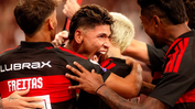 No Maracanã, Flamengo vence Fluminense e mantém liderança do Brasileirão