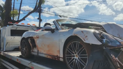 Motorista de Porsche foge após destruir muro de CMEI e abandonar passageira ferida em Goiânia