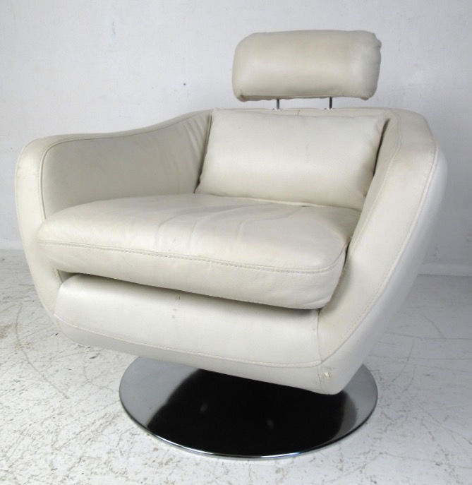 Thumbnail: Pair of Modern Style Swivel Lounge Chairs