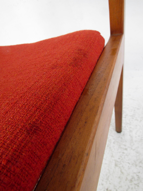Thumbnail: Pair of Mid-Century Modern Lounge Chairs by Gunlocke Chair Co.