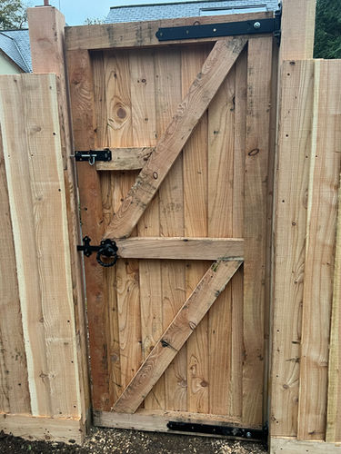 bespoke larch gate