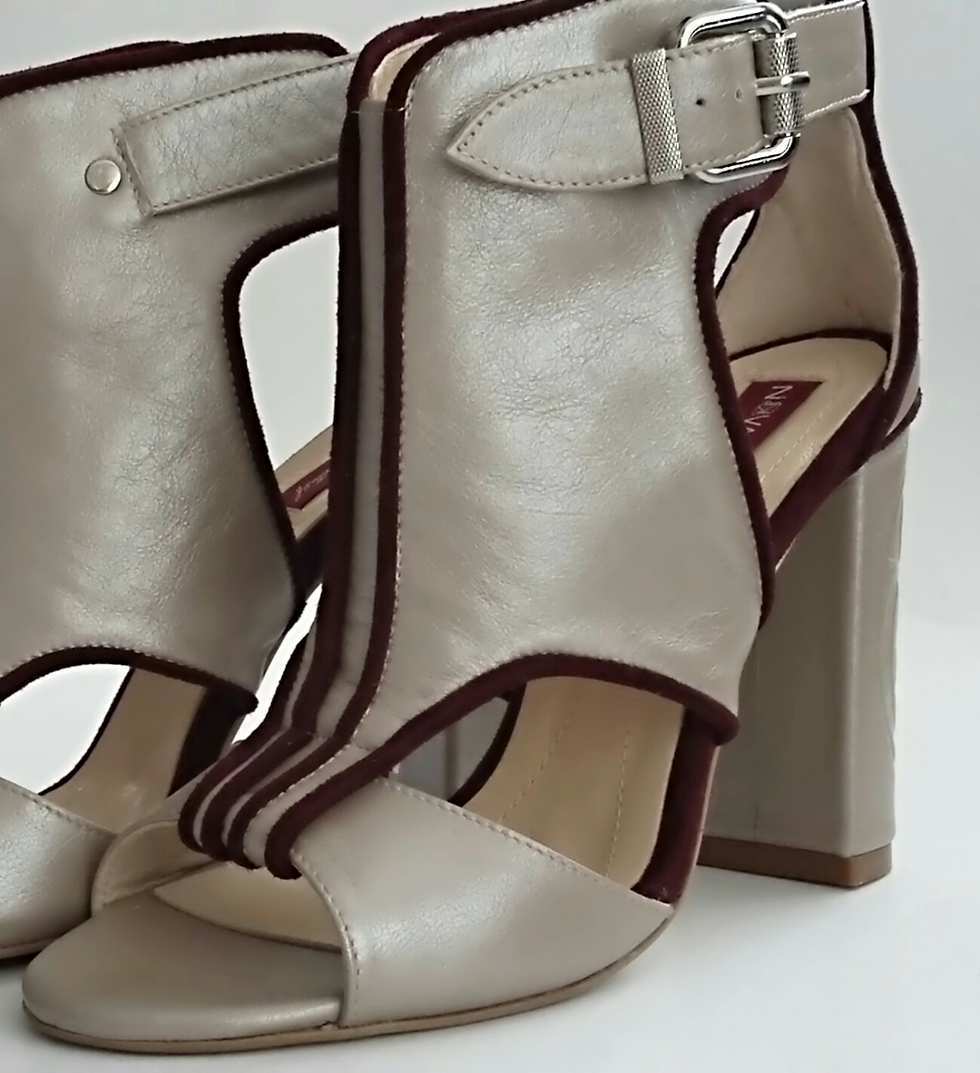 Thumbnail: Vogue privé sandals