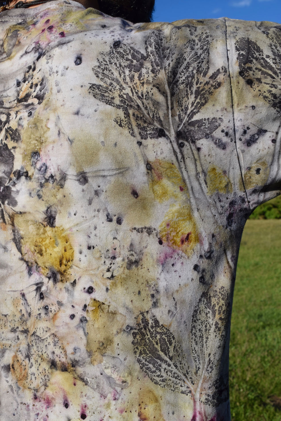 Miniatura: Remera con estampado botanico