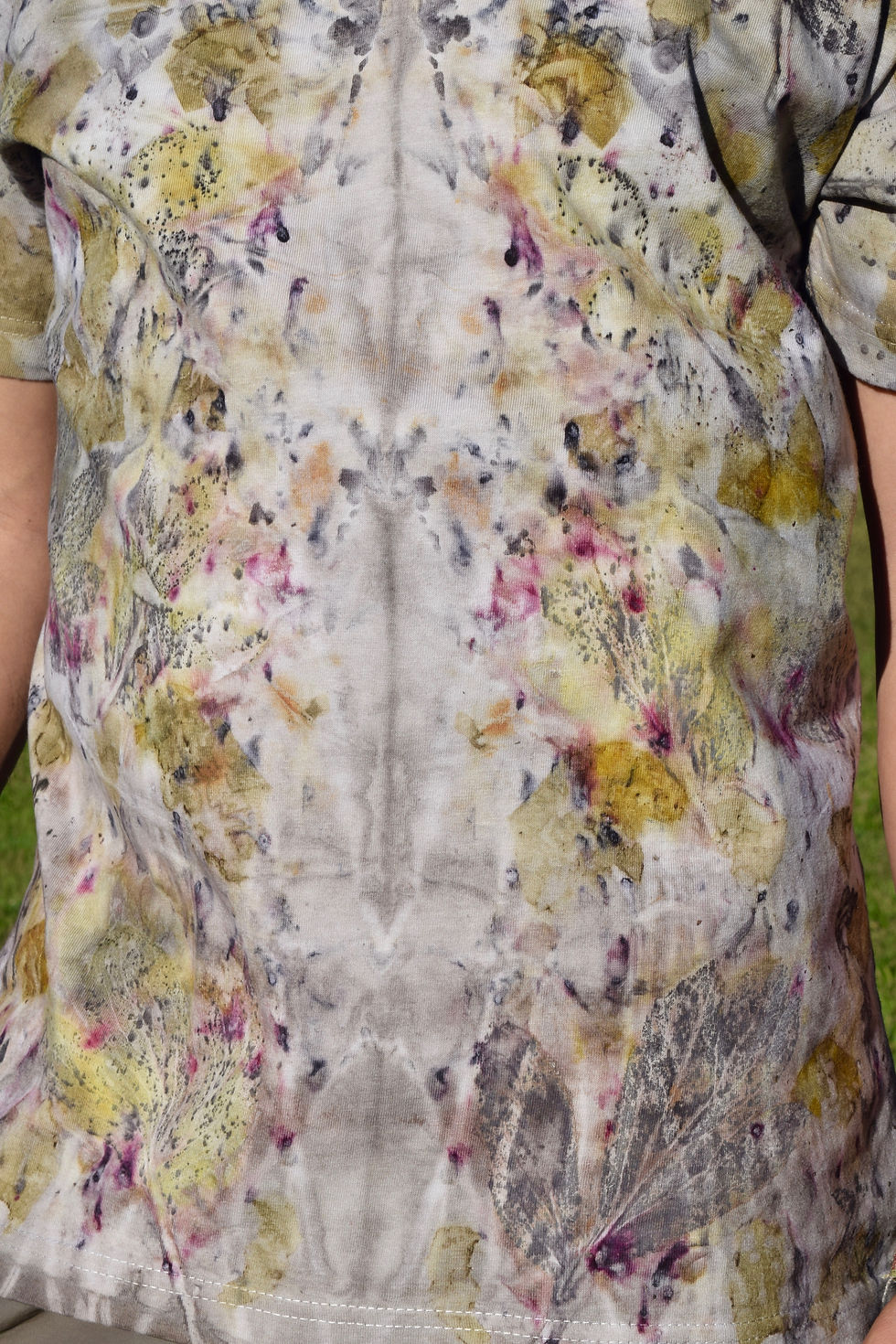 Miniatura: Remera con estampado botanico