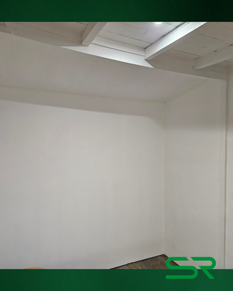 Mur fraîchement peint avec une finition lisse et uniforme – rendu net et lumineux
