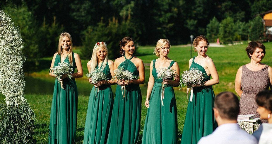 Изумрудно-зеленая свадьба на природе