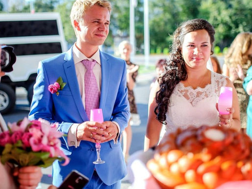 Как красиво и трогательно поблагодарить родителей на свадьбе?