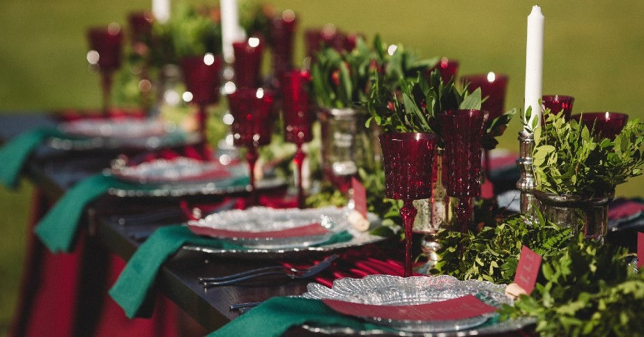 Изумрудный и бордовый свадьба декор невеста жених