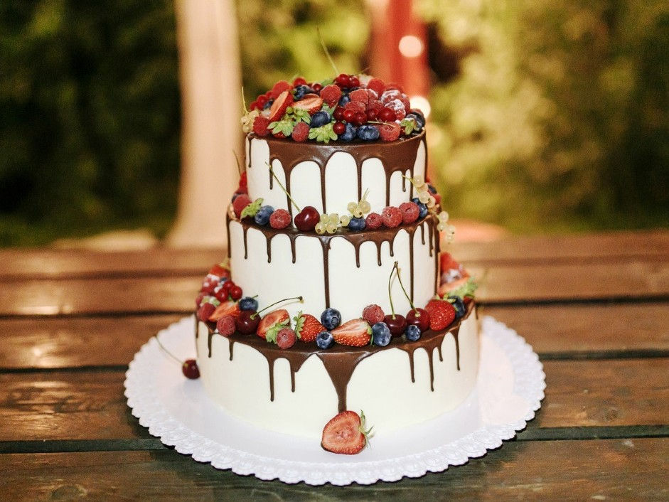 Какой торт чаще всего заказывают на свадьбу? Трендовые и оригинальные идеи фото 13