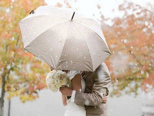 Идеи и лайфхаки для уютной, стильной и атмосферной свадьбы в дождливую погоду