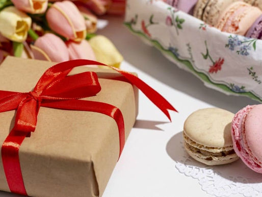 Что подарить родителям на годовщину свадьбы?