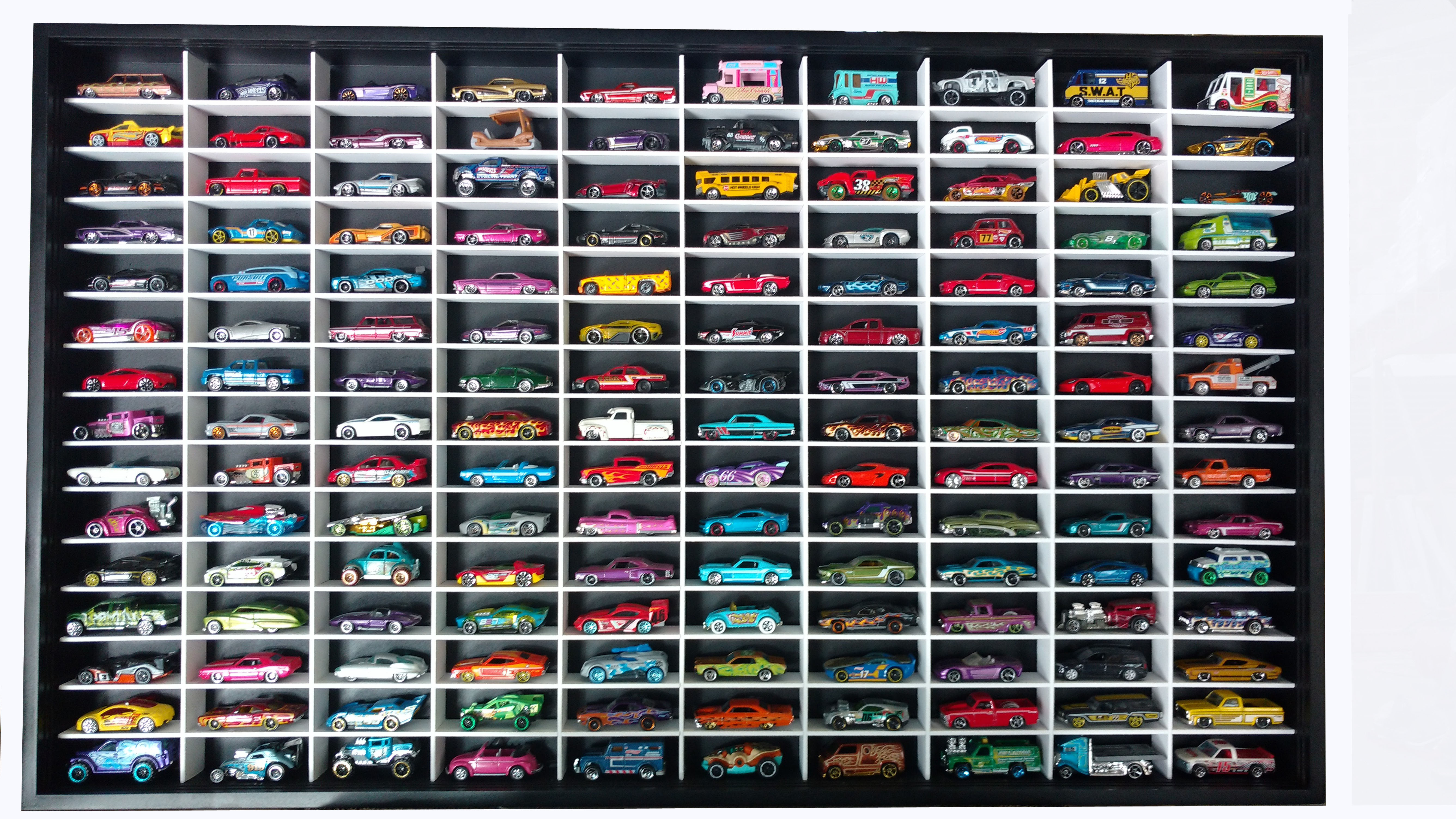 Estante Expositor 150 Nichos 1:64 Coleção Miniatura Hot Preta/Branco l