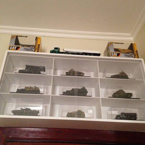 Miniatura: Estante Expositor ( Blindados ) - Coleção - Miniaturas