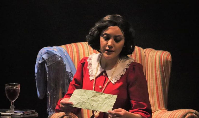 A peça conta a vida da poetisa portuguesa Florbela Espanca, reunindo dez canções originais,apresentadas ao vivo por dois musicos em cena (piano e violoncelo),num sensível mergulho poético e musical.