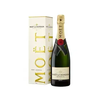 Moёt & Chandon Brut Imperial – изысканное шампанское в стильной бутылке с характерной этикеткой.