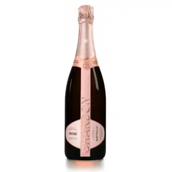 Chandon Brut Rosé – игристое вино в стильной бутылке, отражающей элегантность и свежесть.