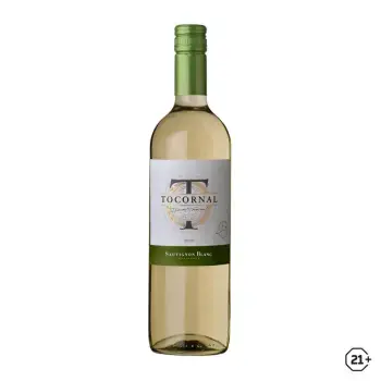 Вино Tocornal Sauvignon Blanc в бутылке светло-желтого цвета с этикеткой на белом фоне.