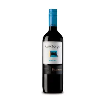 Бутылка красного вина Gato Negro Malbec с элегантной этикеткой, подчеркивающей его качество и происхождение.