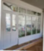 Nieuwe glas in lood ramen, tussen woonkamer en keuken, met brandschilderwerk