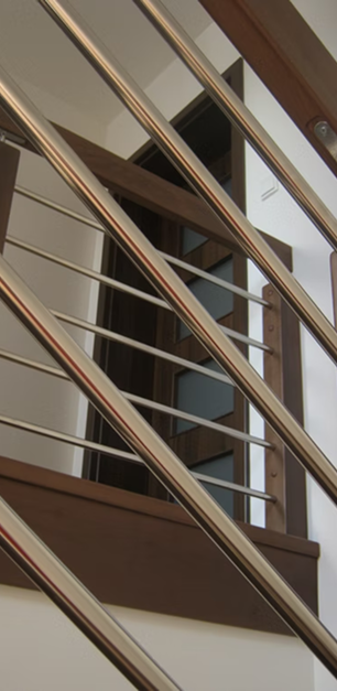 schodiště detail nerez výplň