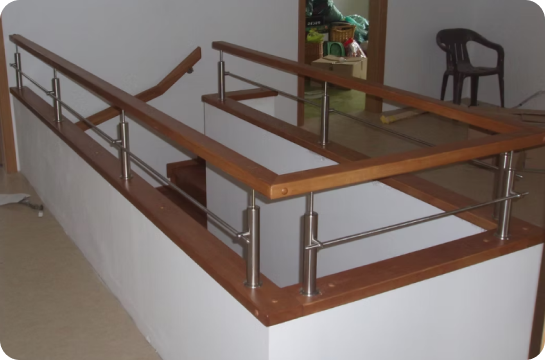 atypické schodiště ze dřeva