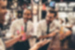 Bauer Fruchtsaft Header Bild Männer mit Limonaden in der Hand