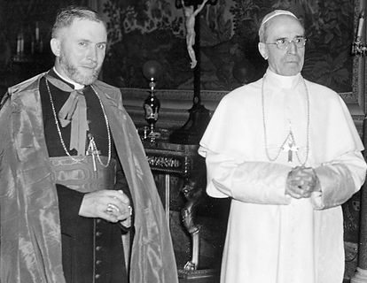 pope-pius-xii-with-archbishop-lefebvre-bw.jpg