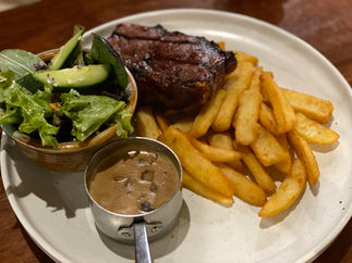 Melbourne-Adelaide Road Trip - Steaks at Mount Gambier Hotel