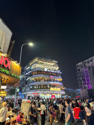 Walking around Ho Guom Plaza at Hoan Kiem Lake