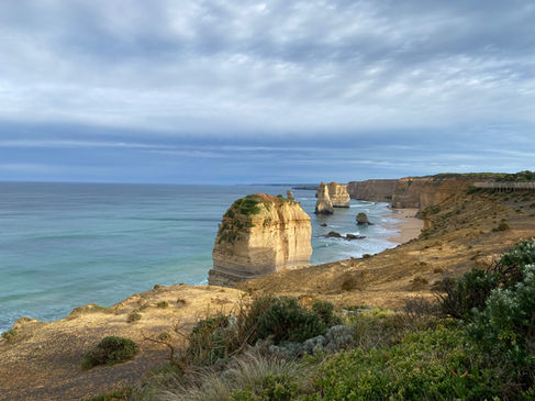 Melbourne-Adelaide Road Trip - Viewing the Apostles near the cliffs