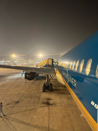 Deplaning from Vietnam Airlines B787 Dreamliner