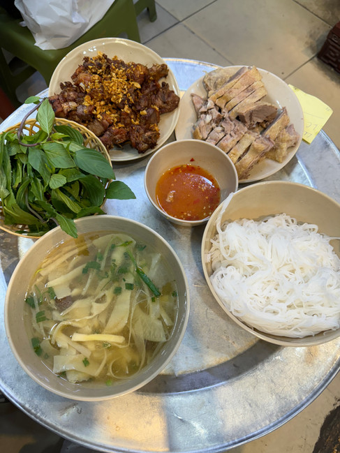 Enjoy a meal of crispy garlic duck at Bún Ngan Hàng Thiếc Dũng Huyền