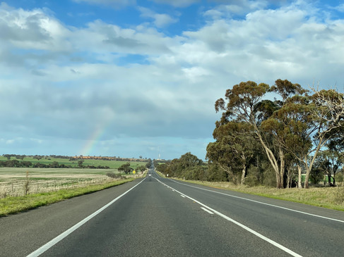 Melbourne-Adelaide Road Trip - Nothing but clear roads and beautiful skies