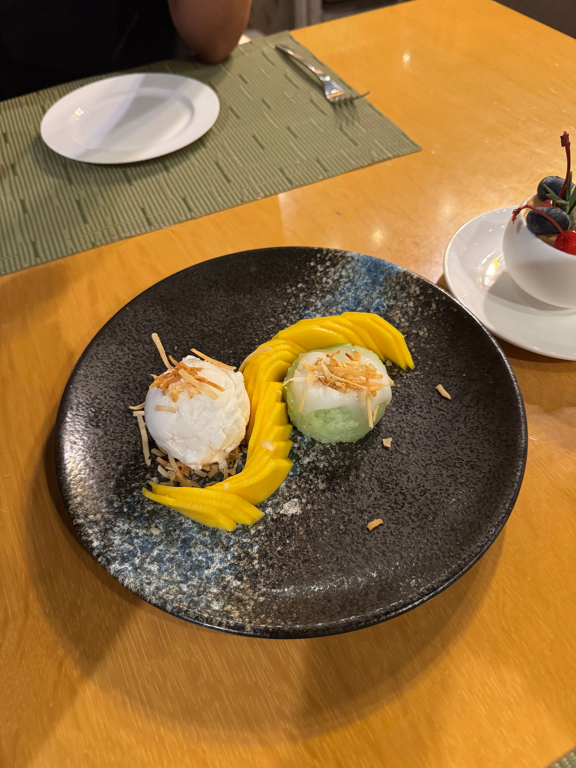 Mango sticky rice at Mosaic restaurant in Crowne Plaza Vientiane