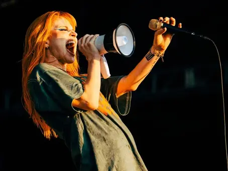 Paramore se une ao Radiohead para criar EP experimental e desconcertante
