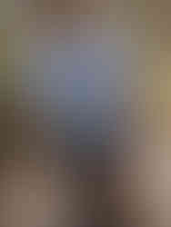 cycliste homme portant t shirt design vélo en pleine nature slow life