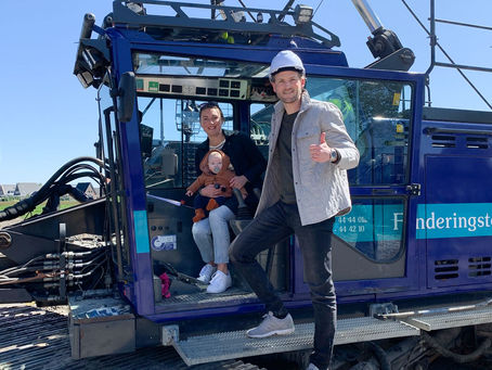 Vandaag 1e paal geslagen woning te Andijk van Eric & Marieke.