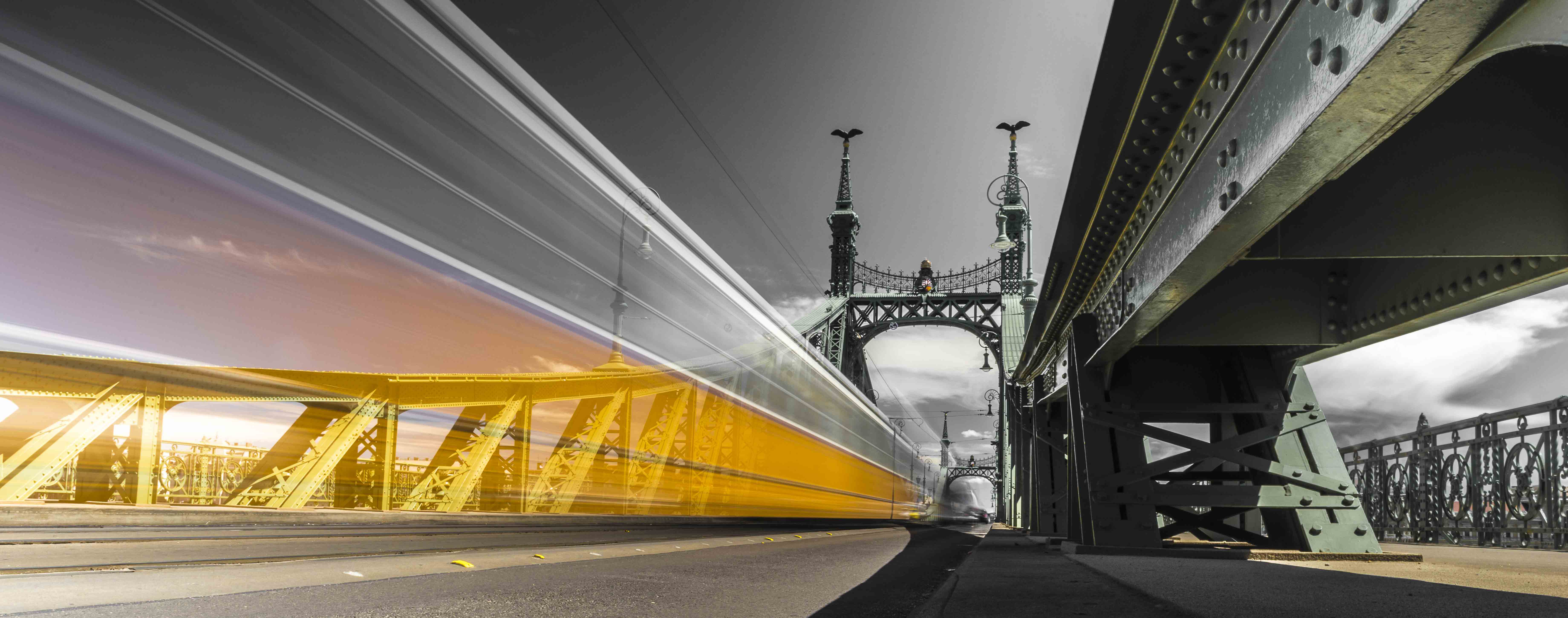 Tram - Pont de la Liberté - Budapest
