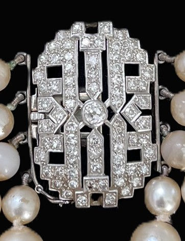 Imitation pearl and diamond necklace