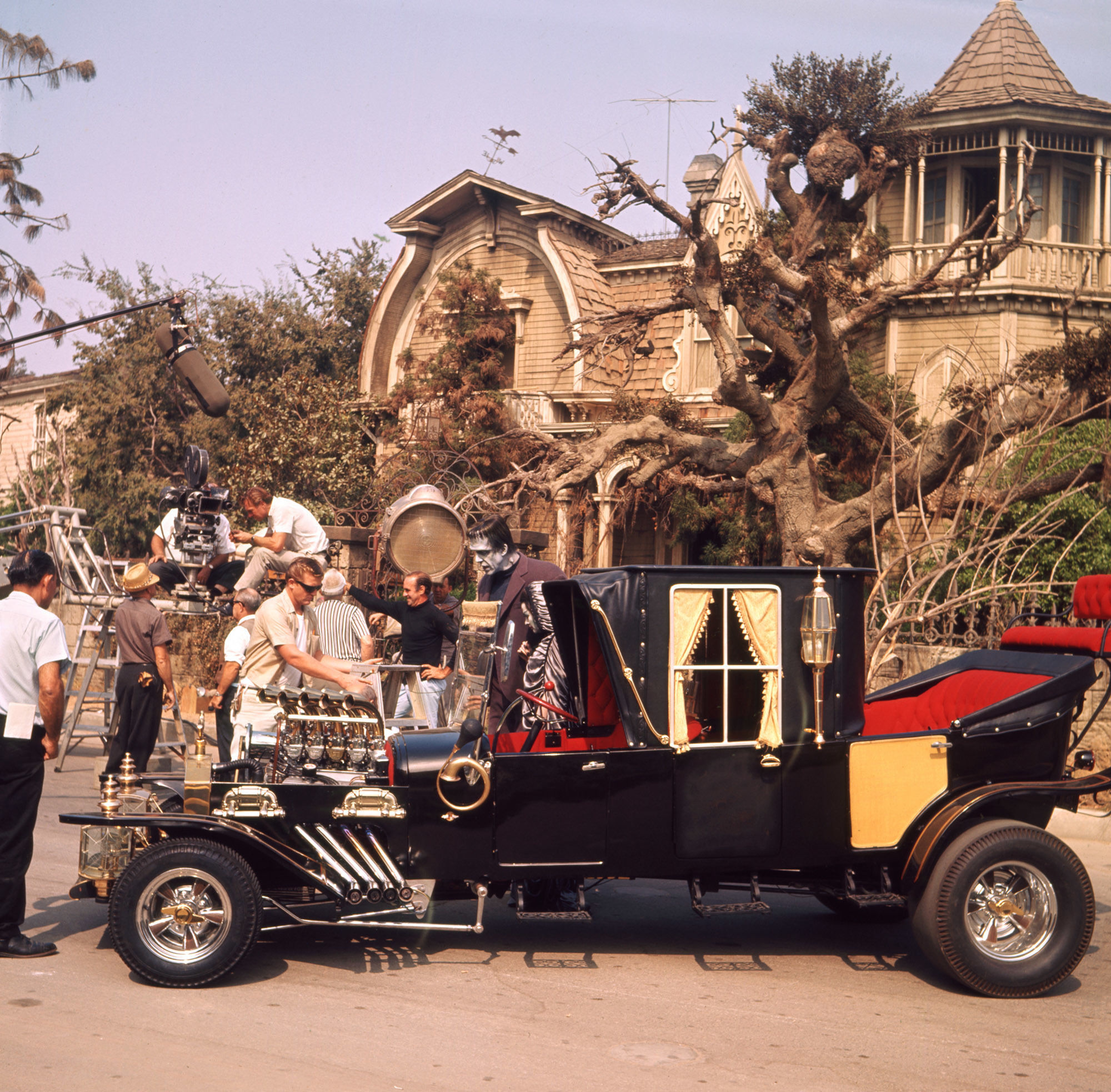 The  Munsters Mansion : At Work On Set Movie Workers - The Munsters   Poster