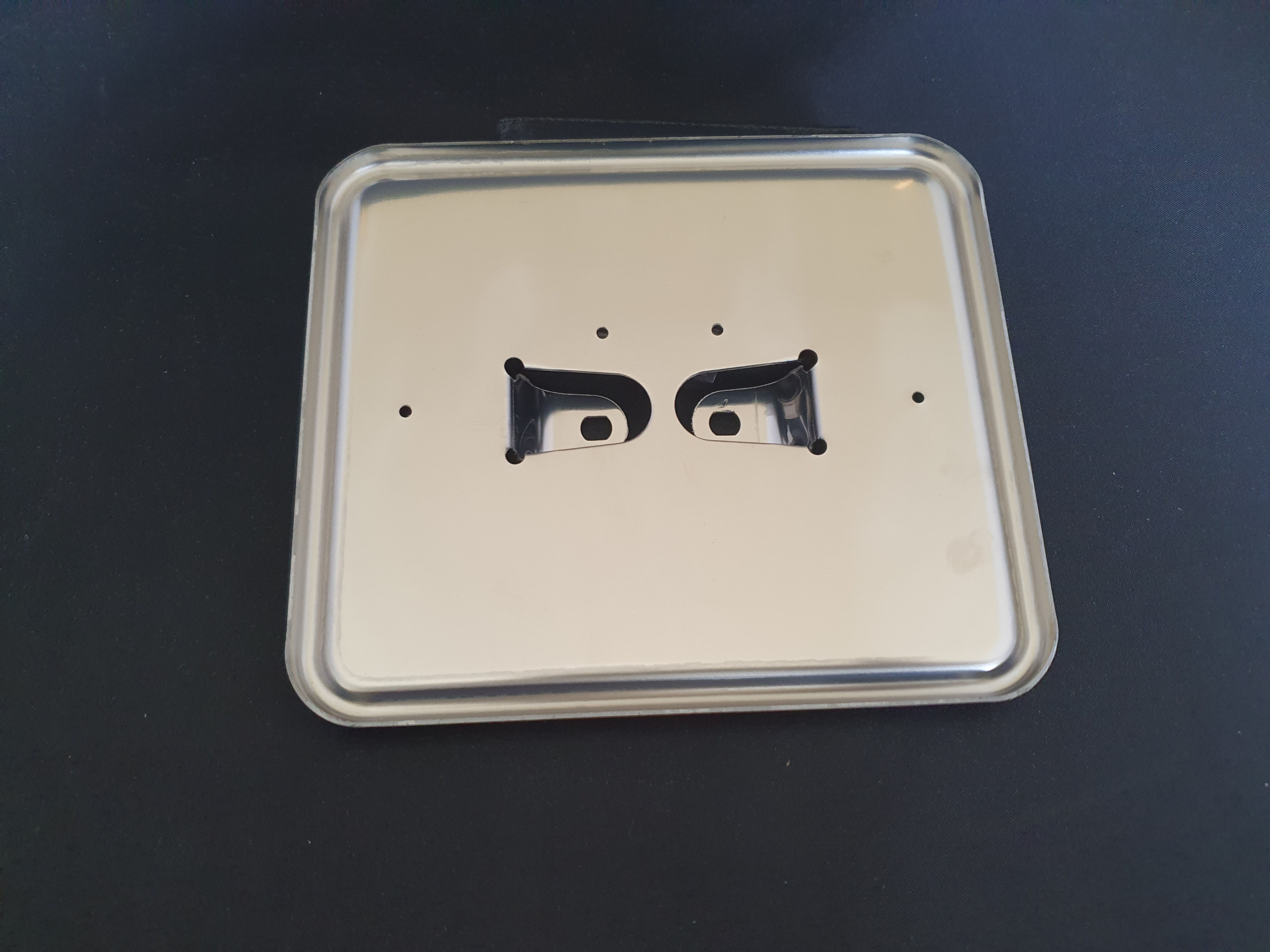 50.00.98     Kentekenplaathouder chroom.